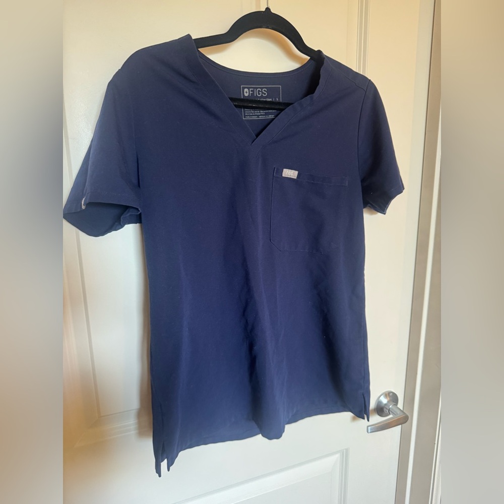 Figs scrub top